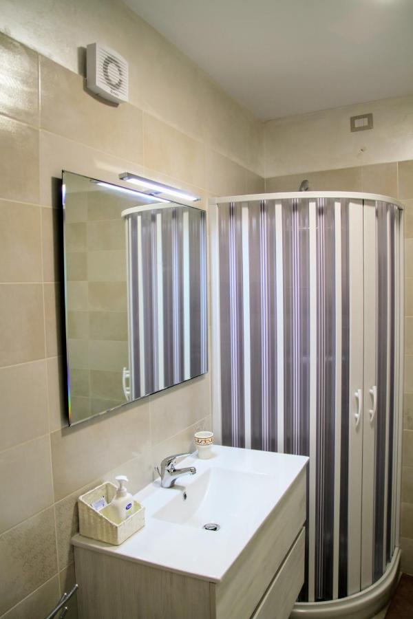 Rooms Dimora Arco - Affitti Brevi Italia モンテ・サンタンジェロ エクステリア 写真